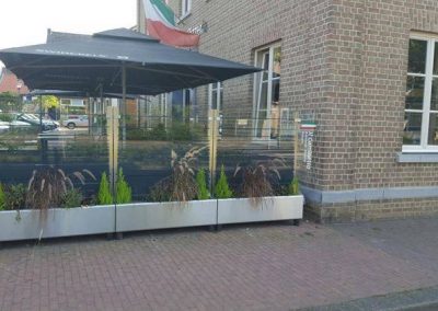 Windwand_Systeem_plantenbank_tuinglas_Glas_Joure_Friesland_Nederland_Glaswand_Glazenschutting_Glasschutting_Schutting_Glazen_RVS_Glassyteem_Wand_Duurzaam_Veiligheidsglas