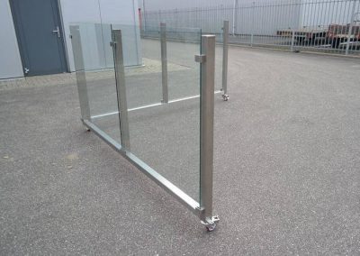 Windwand_Systeem_plantenbank_tuinglas_Glas_Joure_Friesland_Nederland_Glaswand_Glazenschutting_Glasschutting_Schutting_Glazen_RVS_Glassyteem_Wand_Duurzaam_Veiligheidsglas