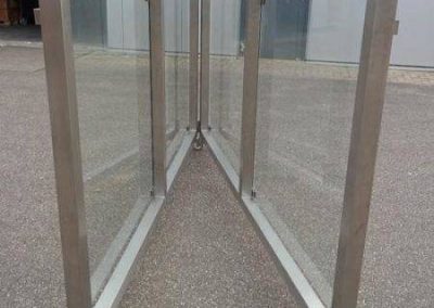 Windwand_Systeem_plantenbank_tuinglas_Glas_Joure_Friesland_Nederland_Glaswand_Glazenschutting_Glasschutting_Schutting_Glazen_RVS_Glassyteem_Wand_Duurzaam_Veiligheidsglas